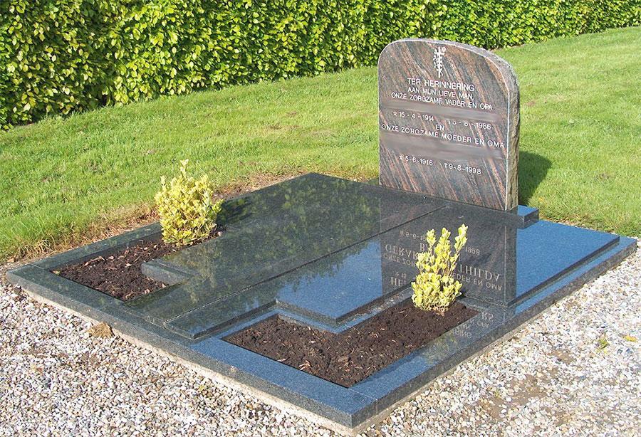 In onze toonkamer in en tuin in Diemen hebben wij een ruim assortiment grafstenen.